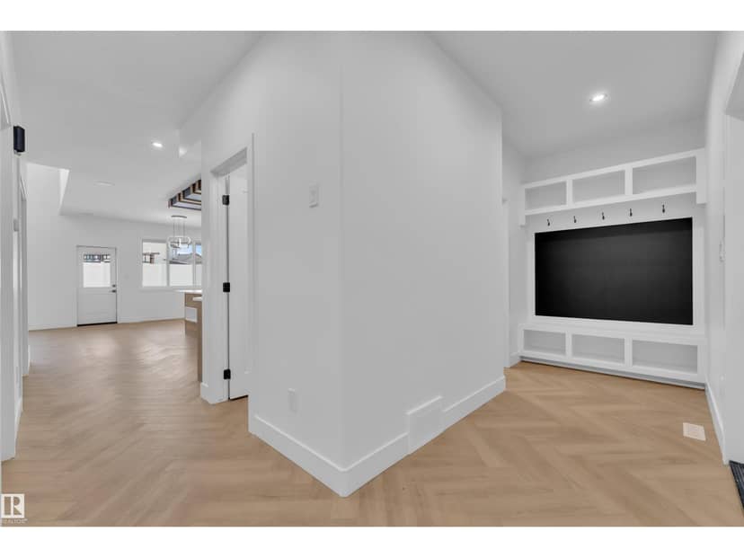 737 Astoria Wy, Devon, photo 6