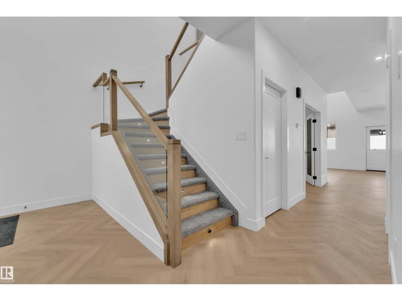 737 Astoria Wy, Devon, photo 7
