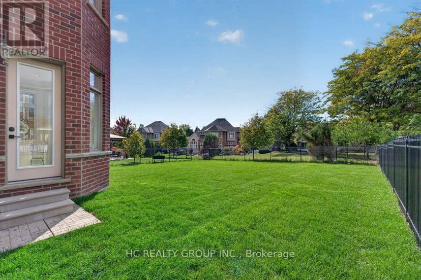 39 Royal West Road, Markham, photo 3