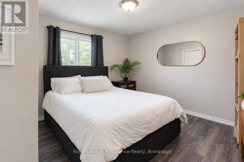 115 Nicholas Street — photo 17 of 32