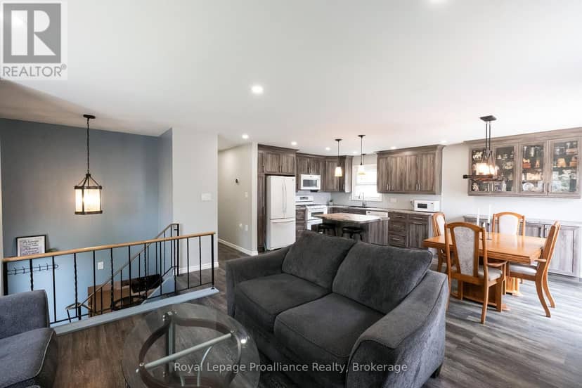 115 Nicholas Street — photo 13 of 32