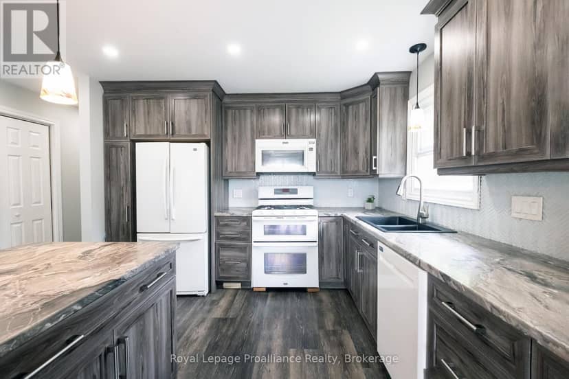 115 Nicholas Street — photo 8 of 32