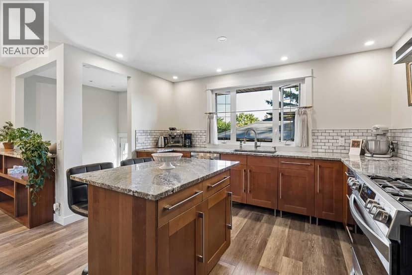 7120 8 Street NW — photo 13 of 30