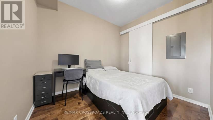 606 - 30 Canterbury Place — photo 15 of 26