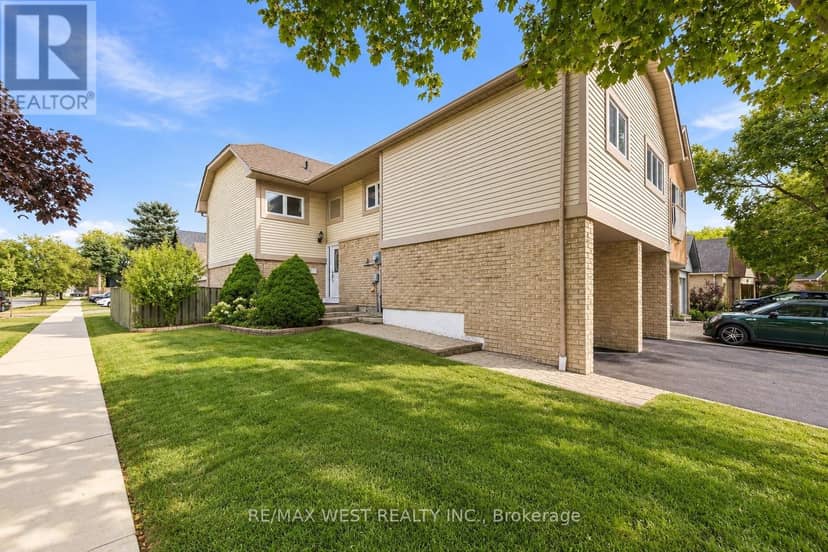 2 Ackrow Court, Toronto