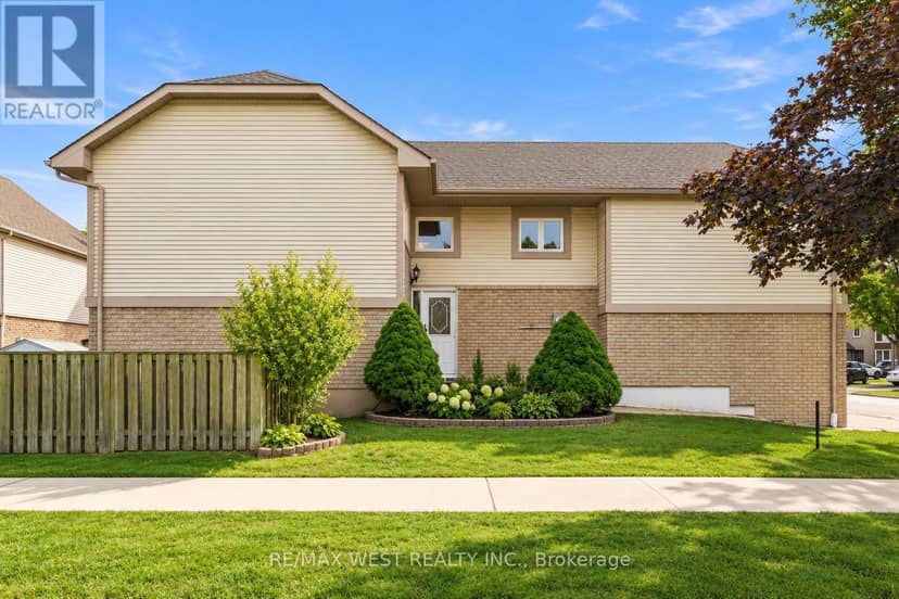 2 Ackrow Court, Toronto, photo 2