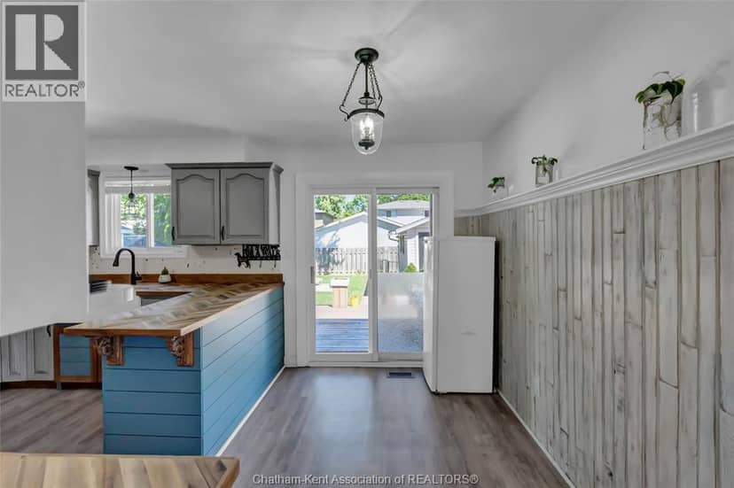 138 Vanier DRIVE — photo 11 of 40