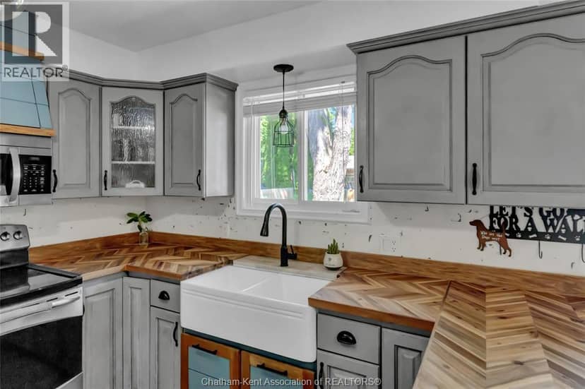 138 Vanier DRIVE — photo 14 of 40