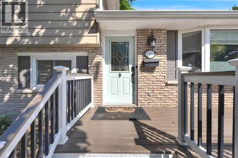 138 Vanier DRIVE — photo 4 of 40
