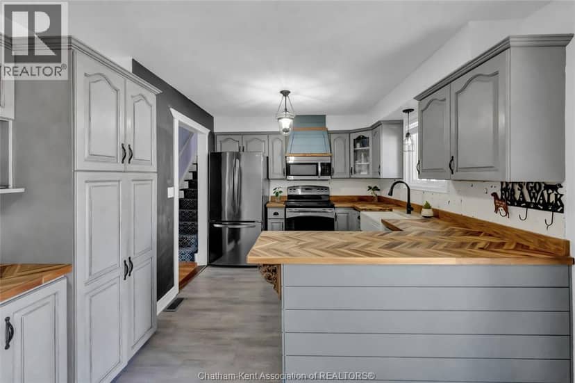 138 Vanier DRIVE — photo 15 of 40