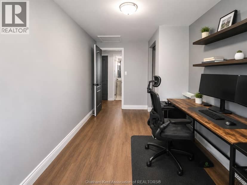 138 Vanier DRIVE — photo 28 of 40
