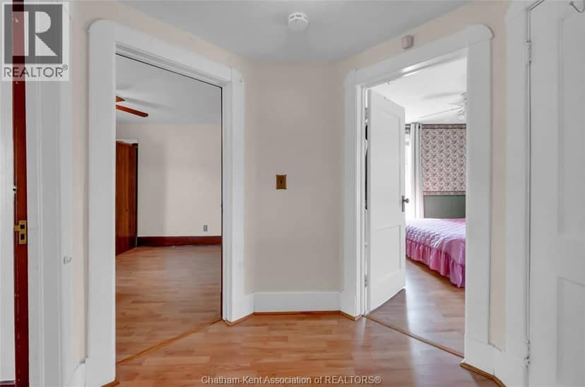 448 Queen STREET — photo 23 of 40