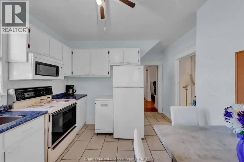 448 Queen STREET — photo 15 of 40