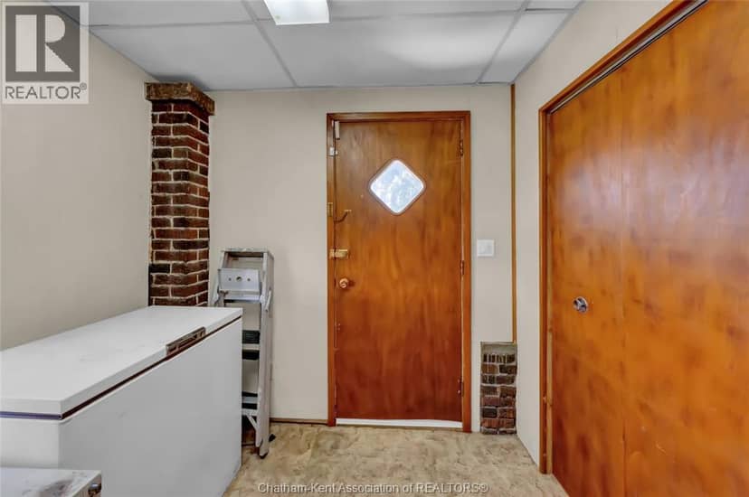 448 Queen STREET — photo 21 of 40