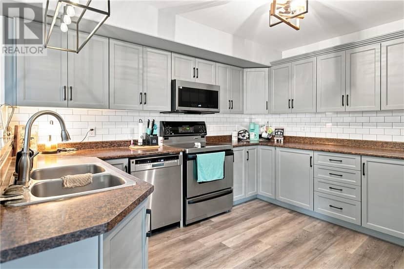 312 Braemore Cr — photo 11 of 33