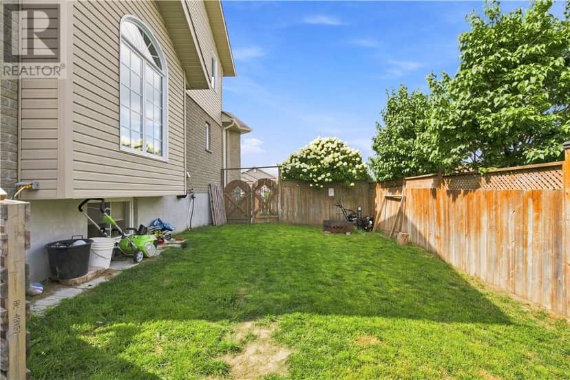 312 Braemore Cr — photo 17 of 33