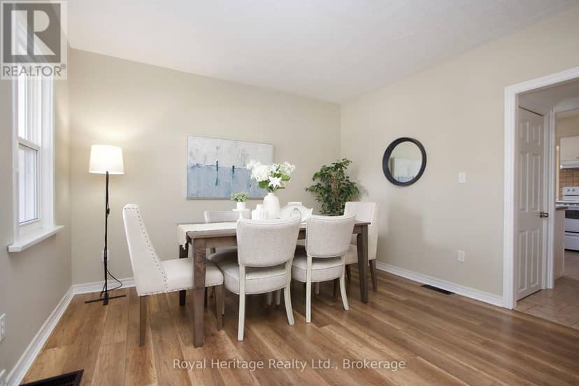 15 Russett Avenue, Oshawa, photo 5