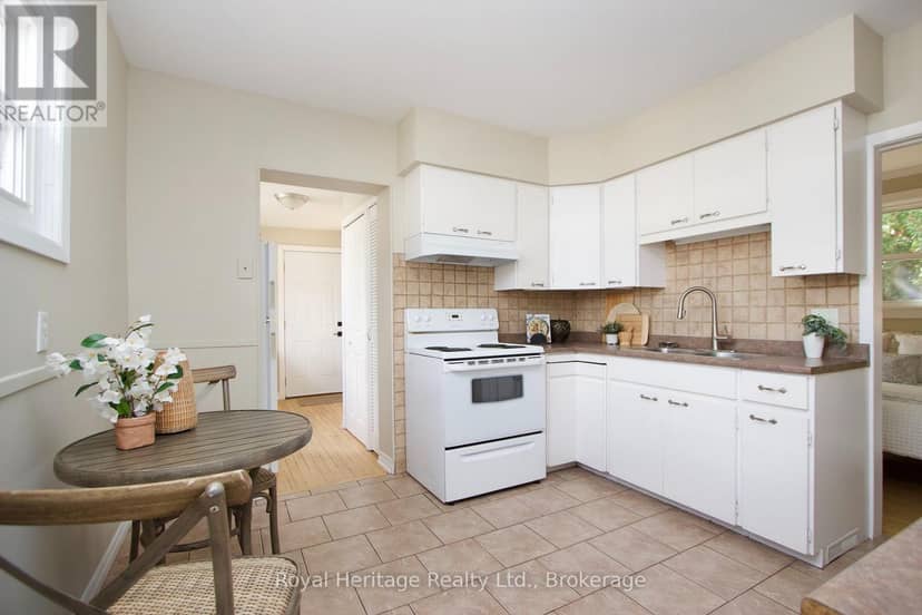 15 Russett Avenue, Oshawa, photo 6