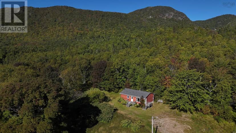 101 Millbrook Road, Wreck Cove