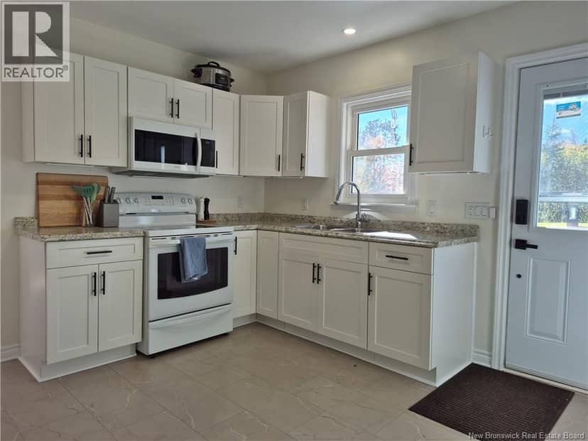 557 Canada Street — photo 6 of 40