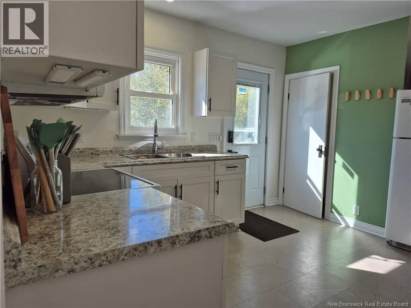 557 Canada Street — photo 7 of 40