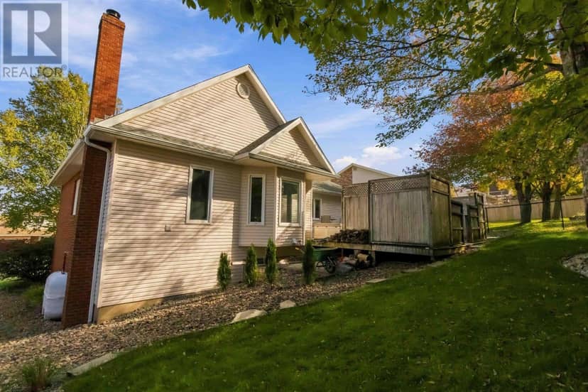 26 Castlewood Drive — photo 37 of 39