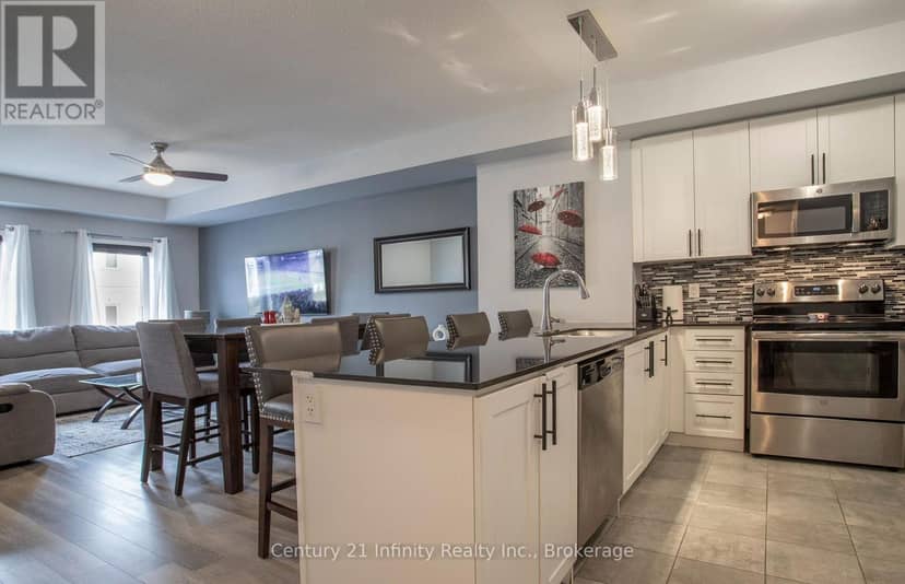 4 Dunsley Way — photo 10 of 31