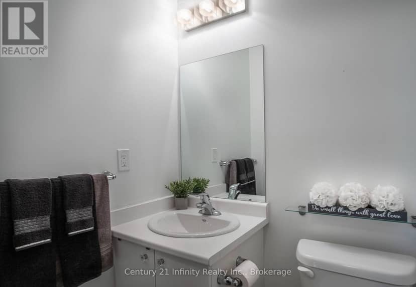 4 Dunsley Way — photo 15 of 31