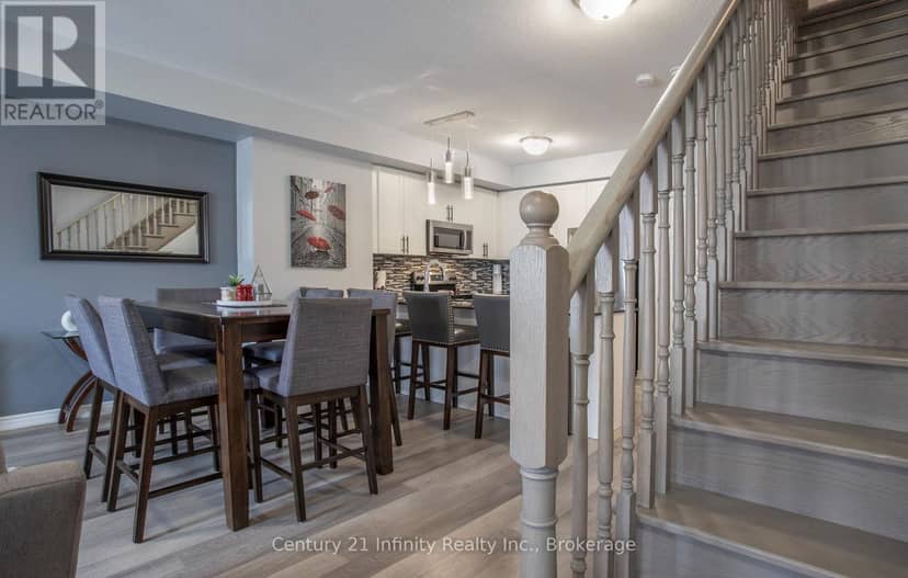 4 Dunsley Way — photo 16 of 31