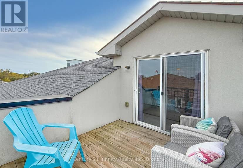 4 Dunsley Way — photo 28 of 31
