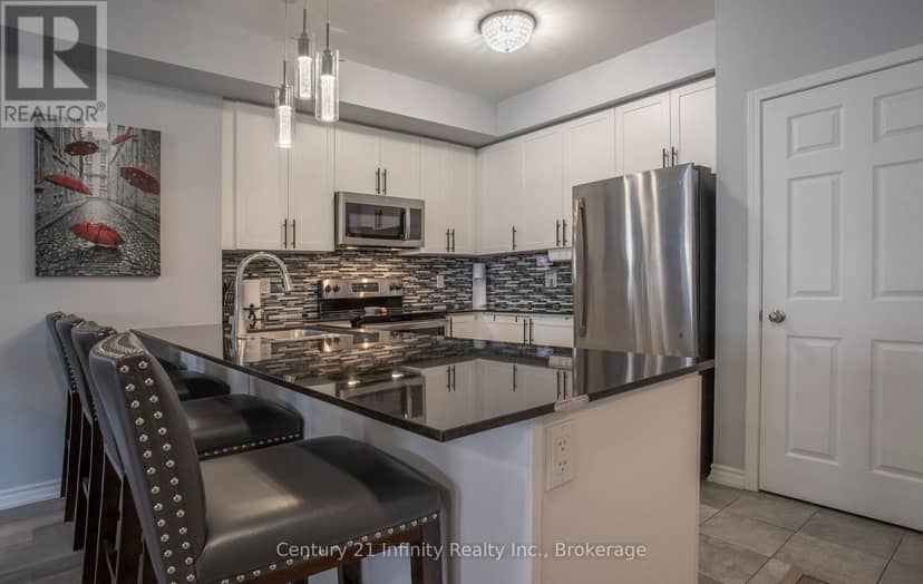 4 Dunsley Way — photo 9 of 31