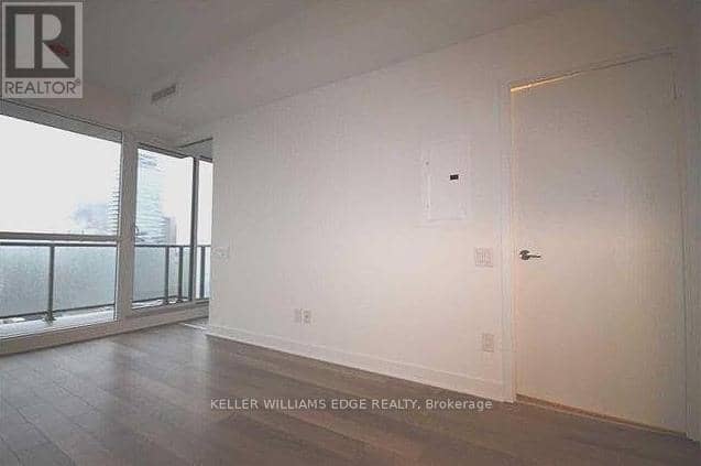 2709 - 290 Adelaide Street W — photo 2 of 16