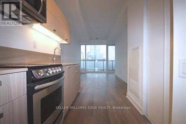 2709 - 290 Adelaide Street W — photo 5 of 16