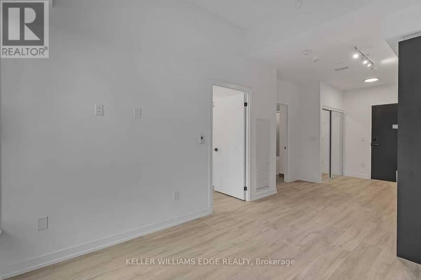 202 - 2 Augusta Avenue — photo 7 of 19