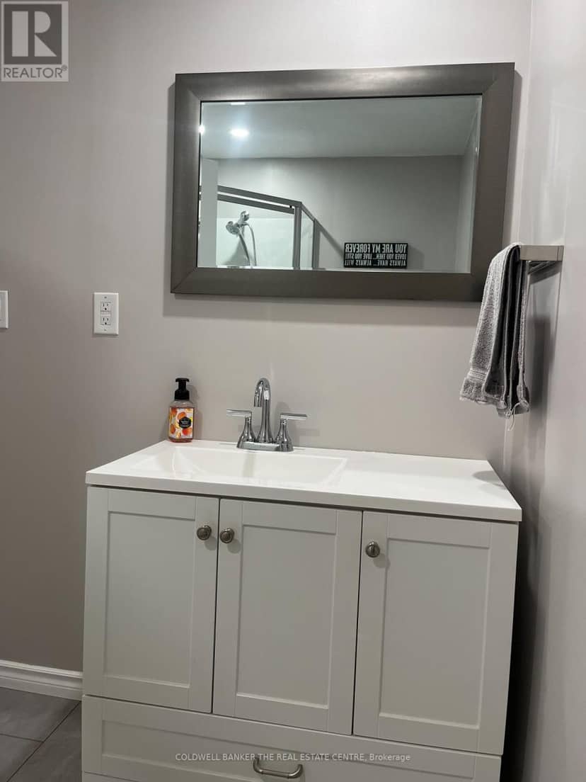 10 - 234 Cundles Road E — photo 33 of 35