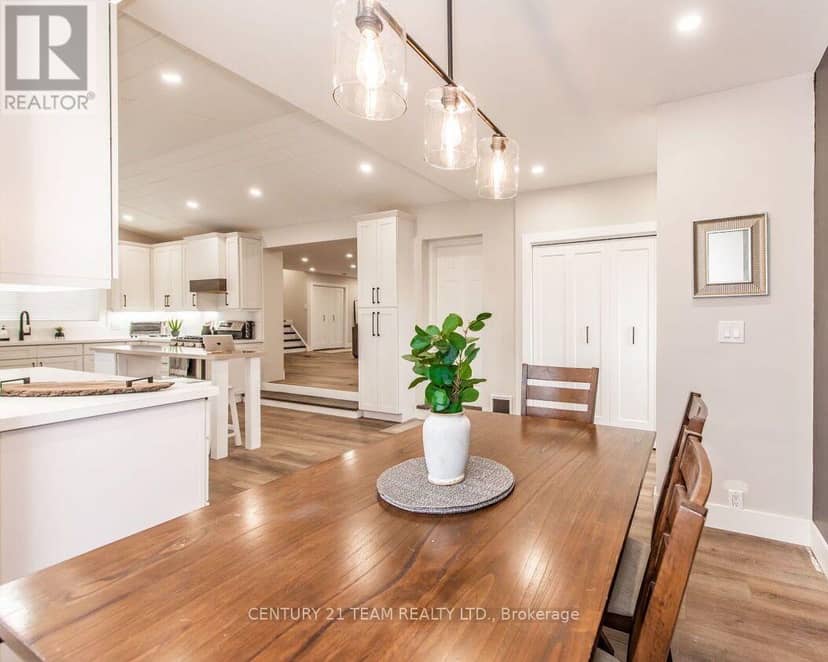 190 Margaret Street — photo 11 of 40