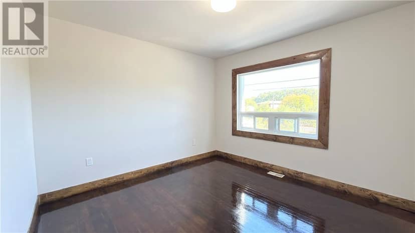 485 Lorne Street — photo 8 of 22