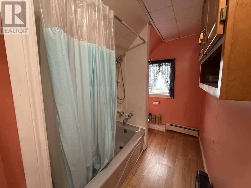 21 Leslie Lane — photo 28 of 29