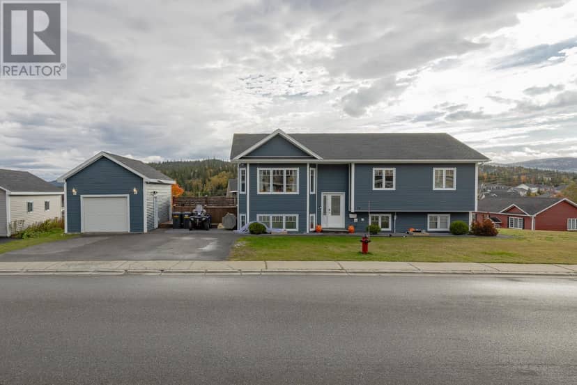 14 Warren Drive — photo 1 of 18