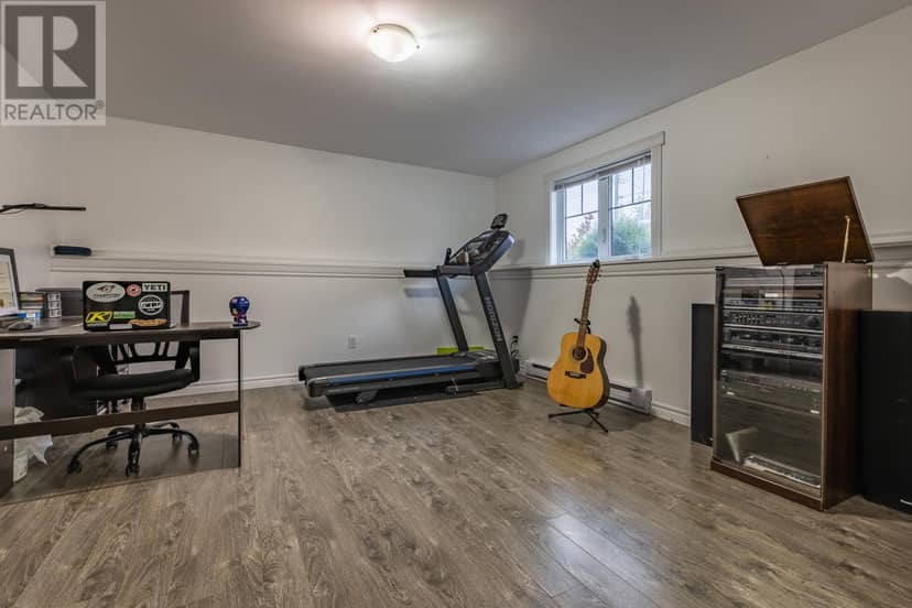 14 Warren Drive — photo 12 of 18