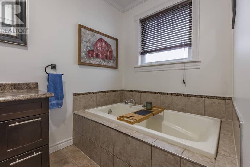 14 Warren Drive — photo 7 of 18