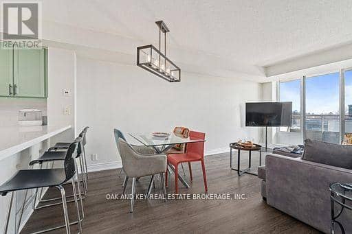 613 - 245 Davisville Avenue — photo 10 of 16