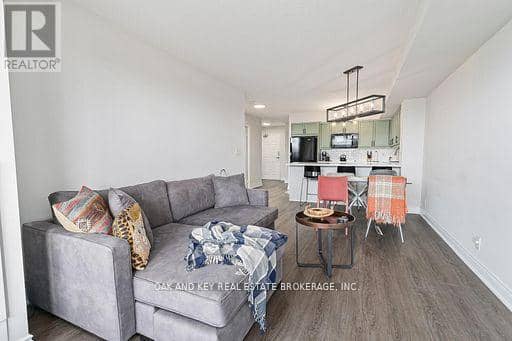 613 - 245 Davisville Avenue — photo 6 of 16