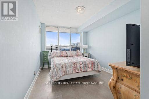 613 - 245 Davisville Avenue — photo 4 of 16