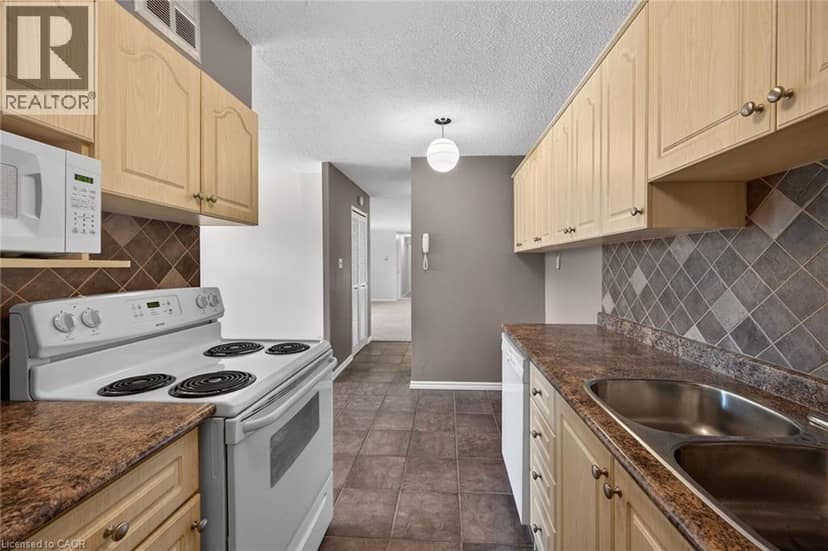 700 DYNES Road Unit# 101 — photo 10 of 40