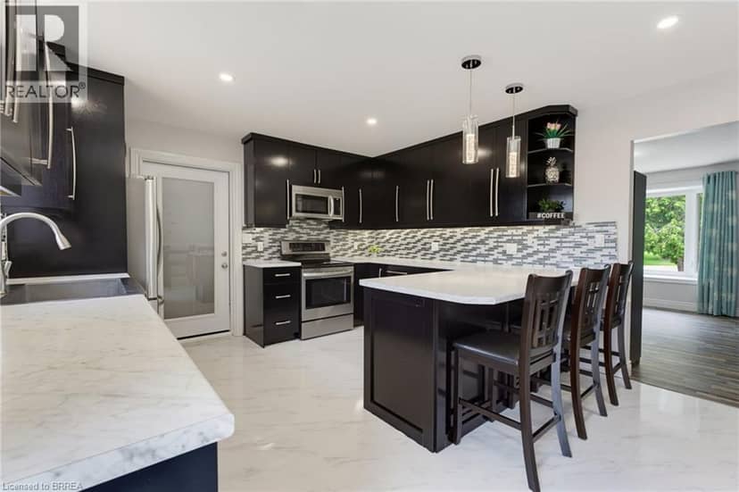 546 GLEN MORRIS Road E — photo 4 of 35