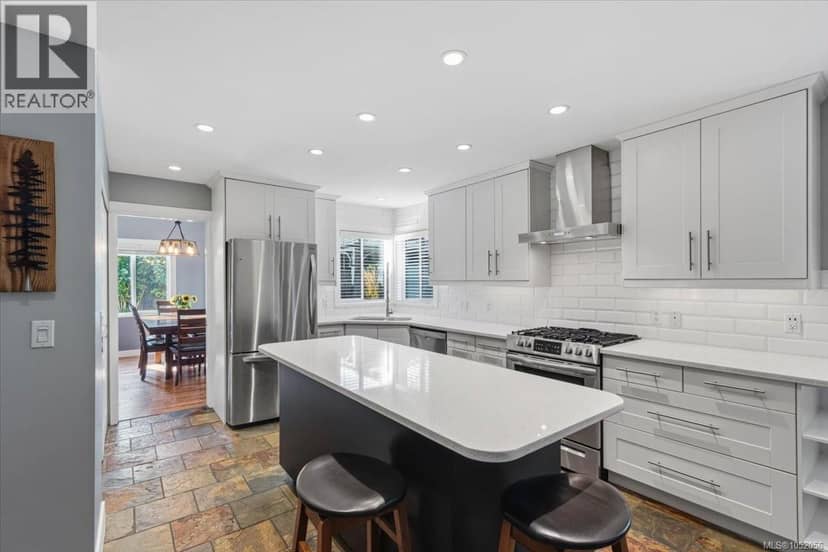 558 Johnstone Rd — photo 18 of 40