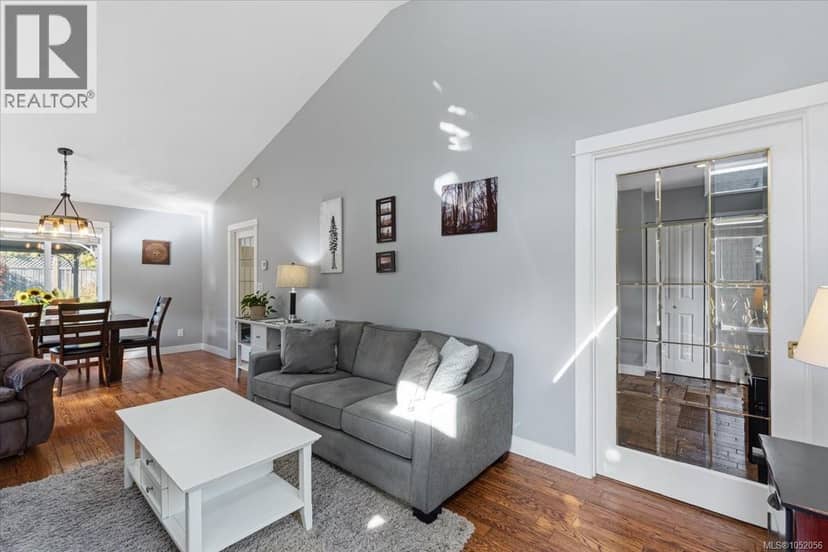 558 Johnstone Rd — photo 9 of 40