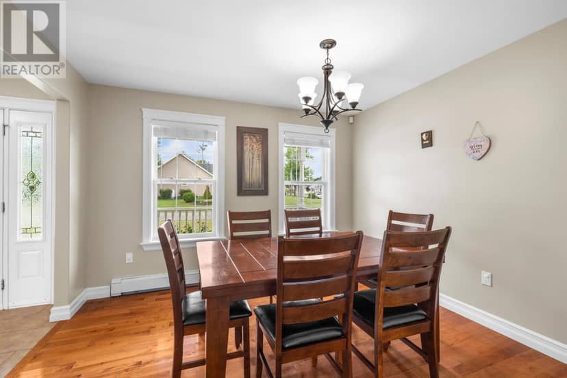 59 SHEFFIELD Crescent — photo 17 of 40