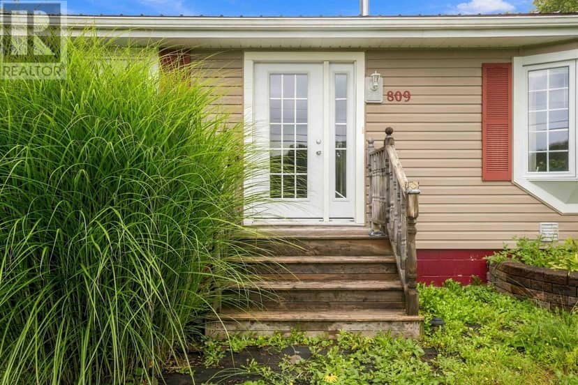 809 Cleveland Road — photo 3 of 40